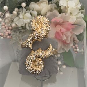 Zara Gold w/Rhinestone Hinged Seashell Bracelet